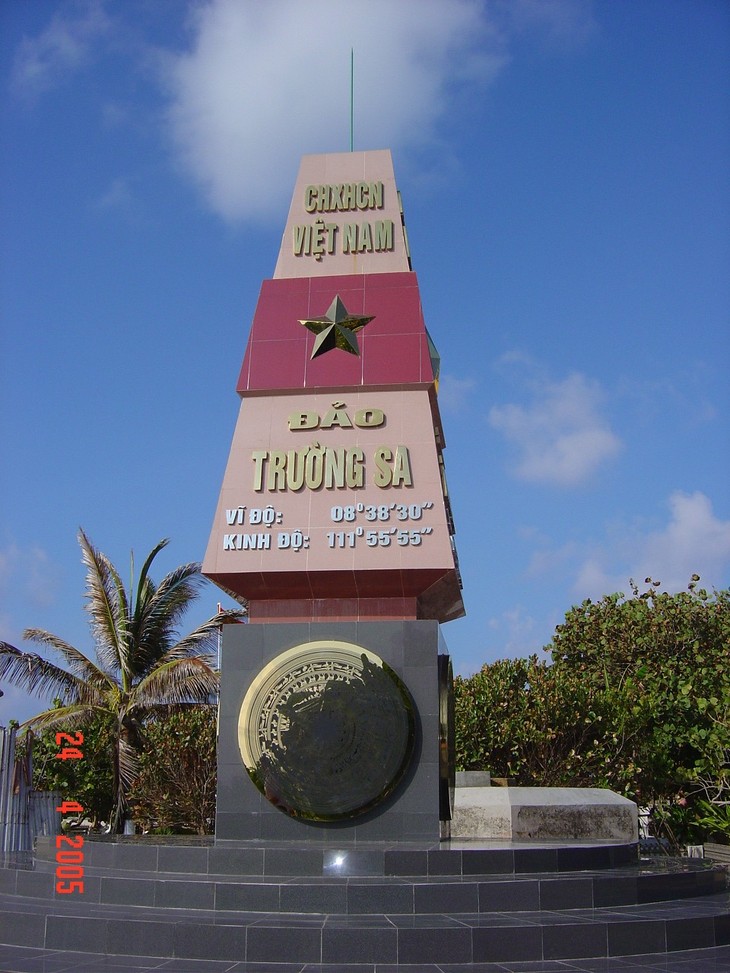 Sovereignty markers symbolize love for Truong Sa - ảnh 2